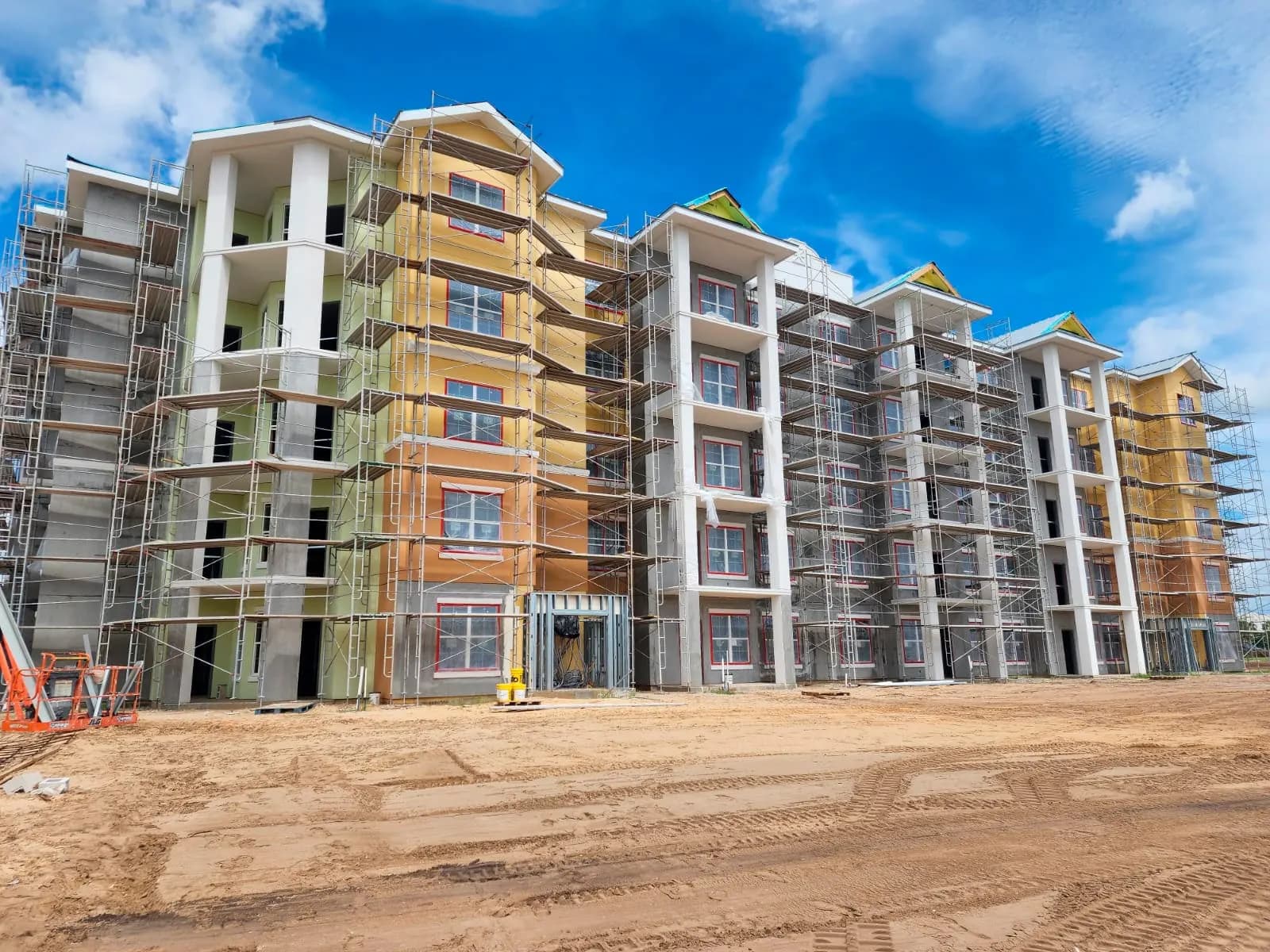 Embassy Suites Kissimmee buildings under construction