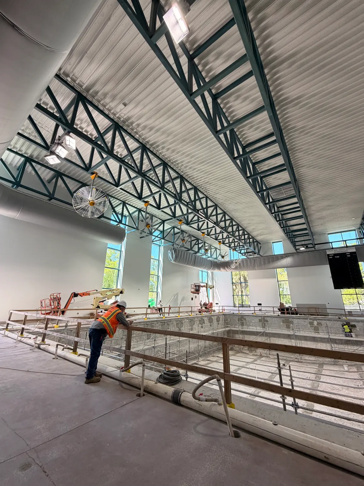 Natatorium with new overhead air distribution